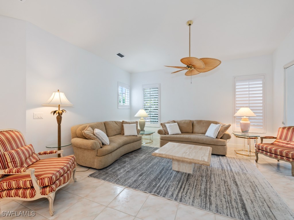 2 Bed Attached for Sale in Naples, photo 5