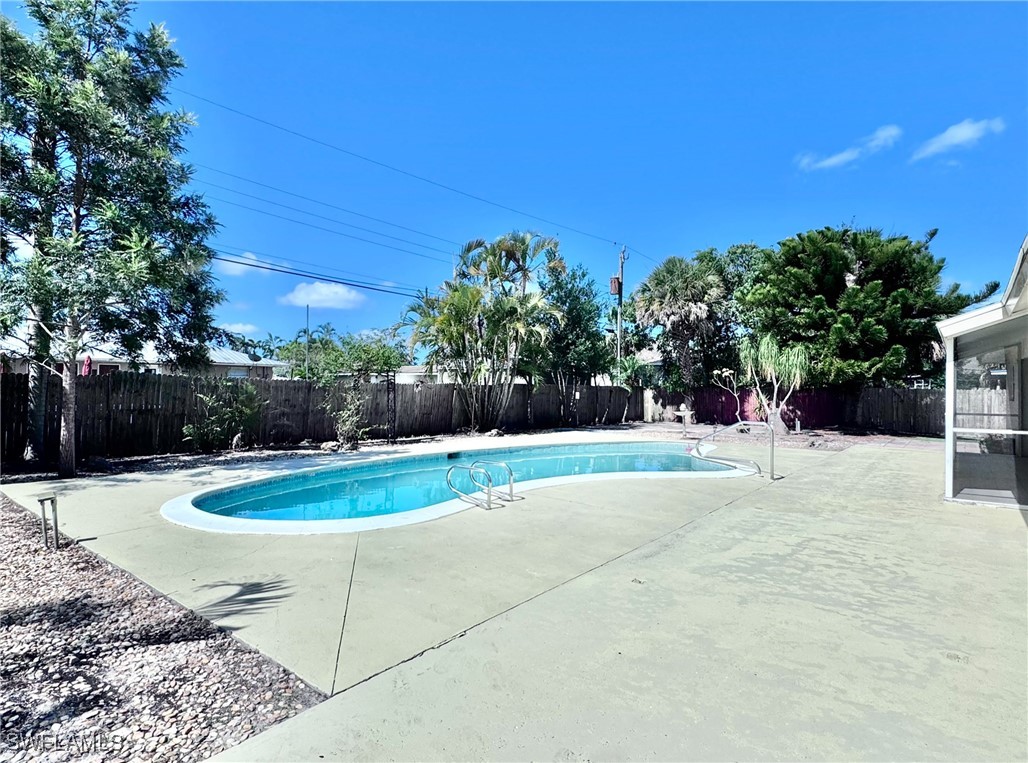 4 Bed Pool Home for Sale in Naples Park, photo 5