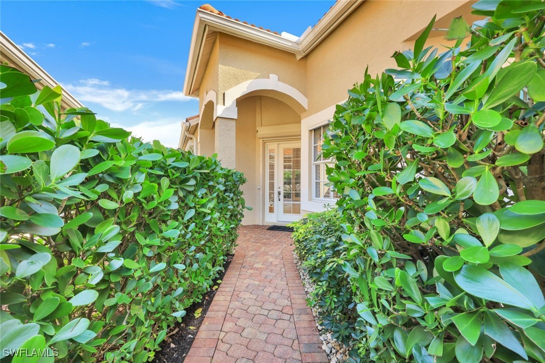 3 Bed Waterfront Home for Sale in Naples, photo 5