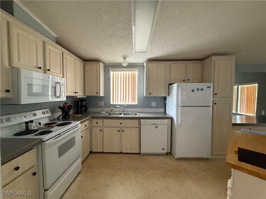 2 Bed ManufacturedHome for Sale in North Fort Myers, photo 5