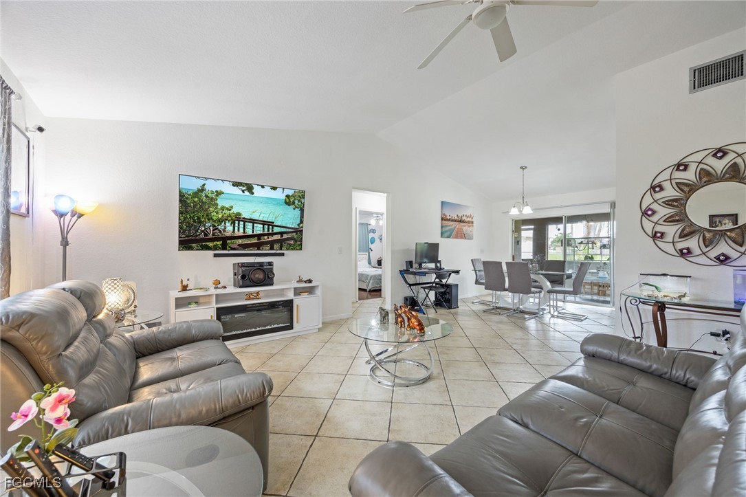 3 Bed SingleFamilyResidence for Sale in Cape Coral, photo 5