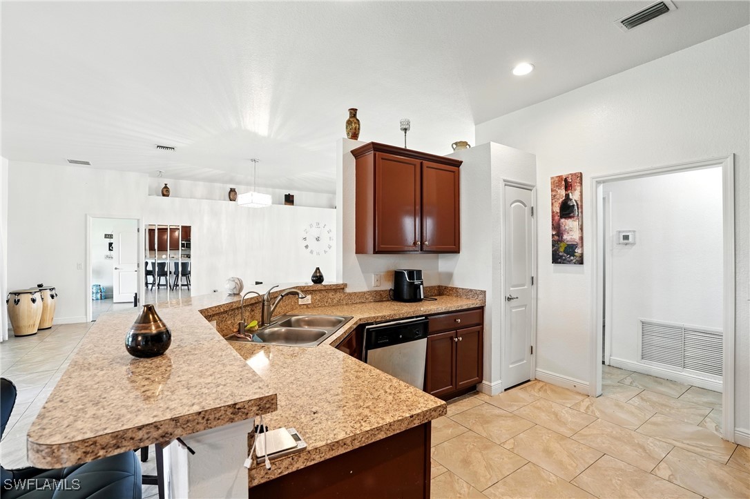 4 Bed SingleFamilyResidence for Sale in Lehigh Acres, photo 5