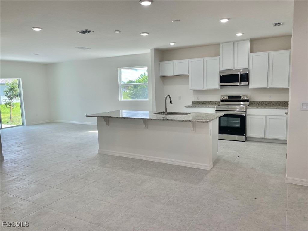 4 Bed SingleFamilyResidence for Sale in Cape Coral, photo 5