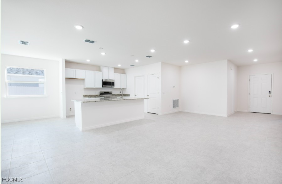 4 Bed SingleFamilyResidence for Sale in Cape Coral, photo 5