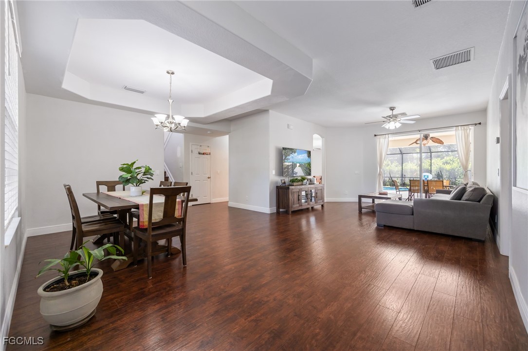 6 Bed Pool Home for Sale in Stoneybrook, photo 5
