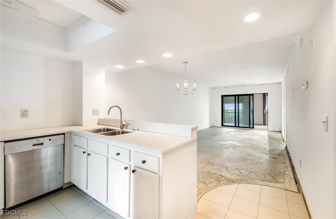 2 Bed Waterfront Home for Sale in Harbour Pointe Condo, photo 5