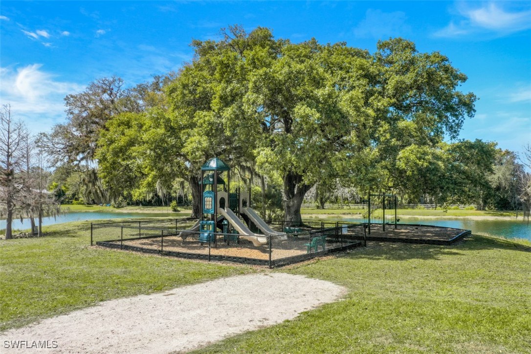 3 Bed Pool Home for Sale in Horse Creek, photo 5