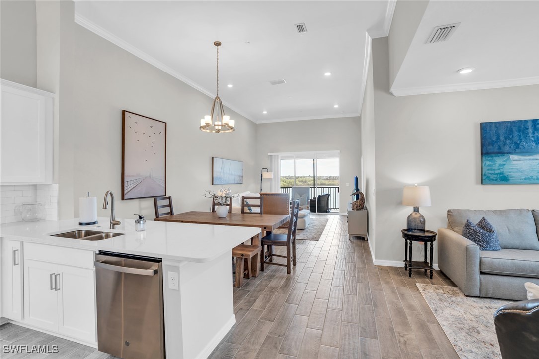 2 Bed Waterfront Home for Sale in Fort Myers, photo 5