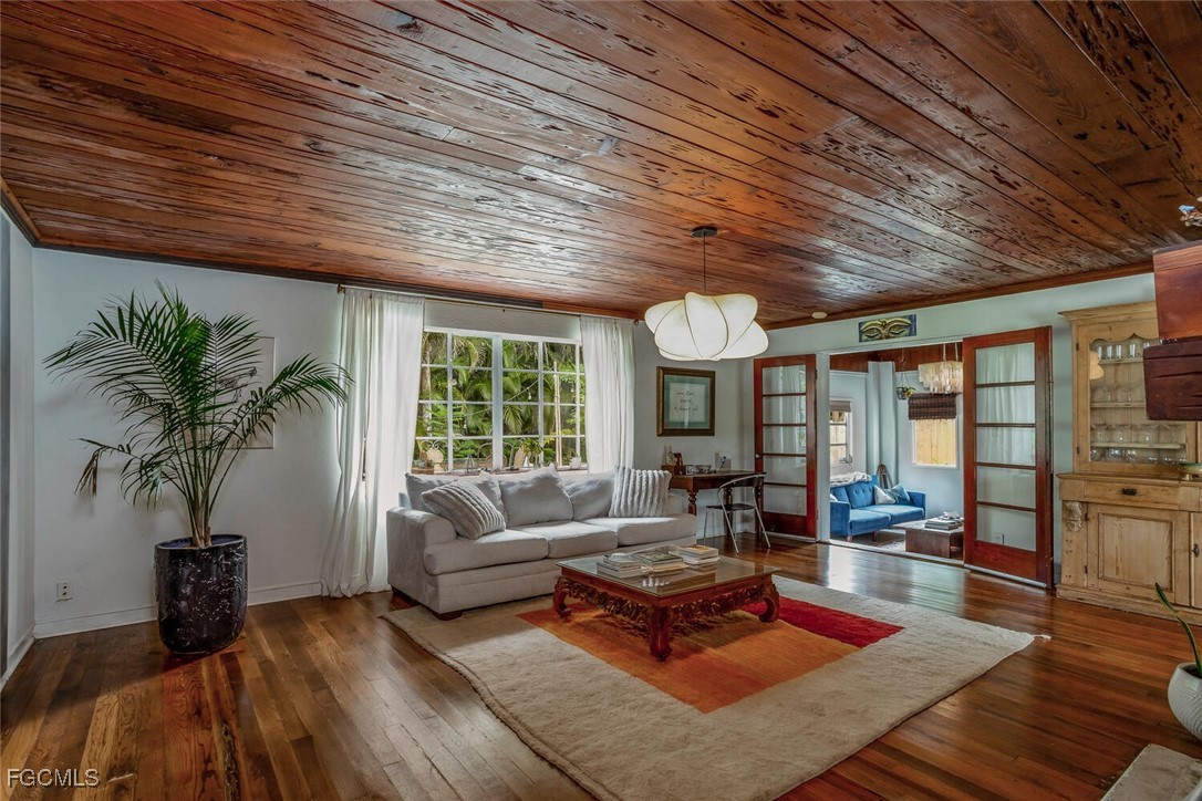2 Bed SingleFamilyResidence for Sale in Edison Manor, photo 5