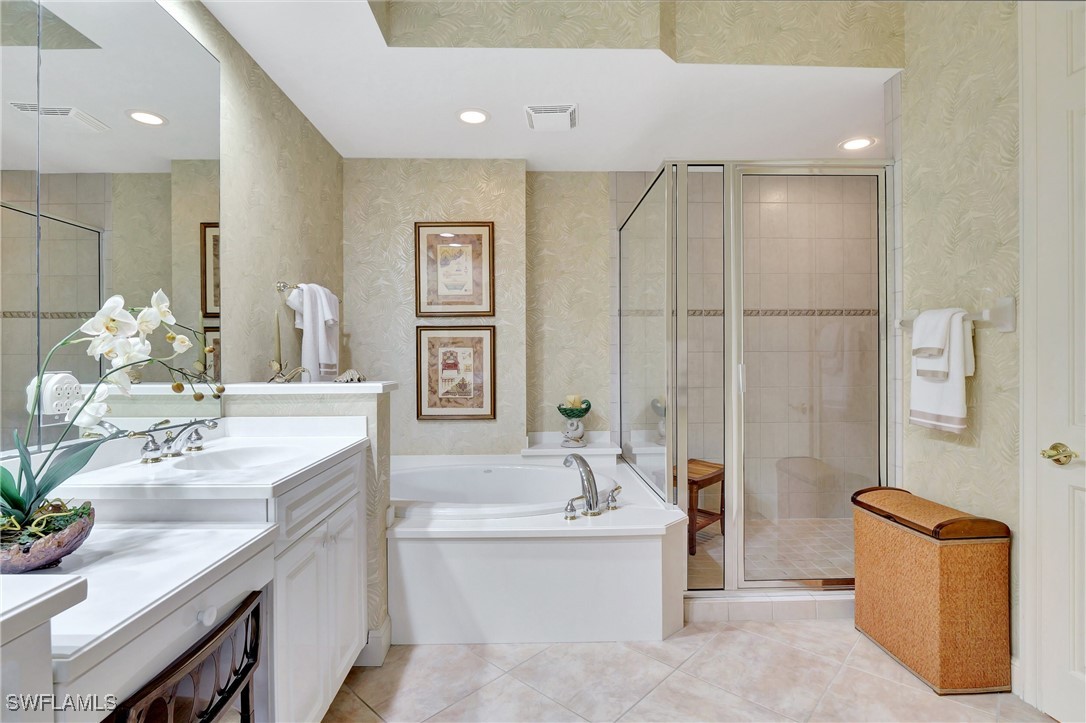 3 Bed Waterfront Home for Sale in Naples, photo 5