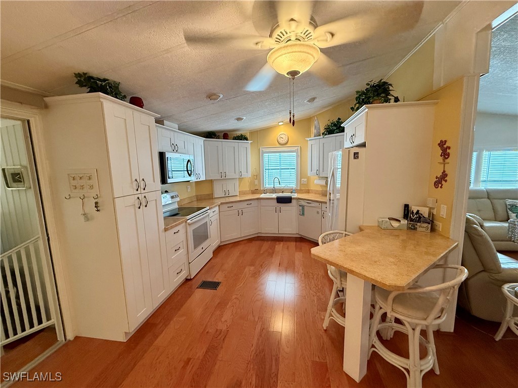 2 Bed ManufacturedHome for Sale in Naples, photo 5