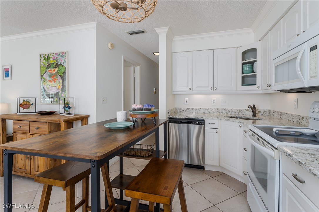 2 Bed Waterfront Home for Sale in Marco Island, photo 5