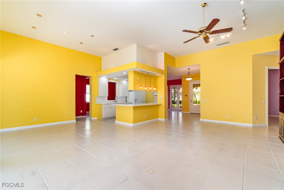 4 Bed Pool Home for Sale in Island Walk, photo 5