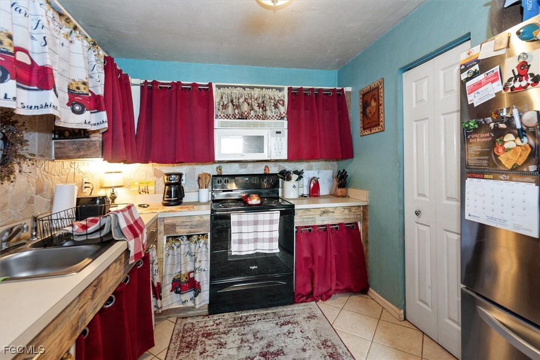 3 Bed SingleFamilyResidence for Sale in Lehigh Acres, photo 5