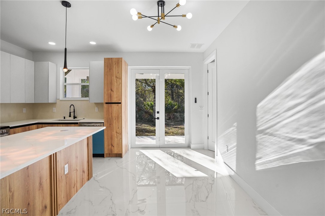 3 Bed SingleFamilyResidence for Sale in Port Charlotte, photo 5