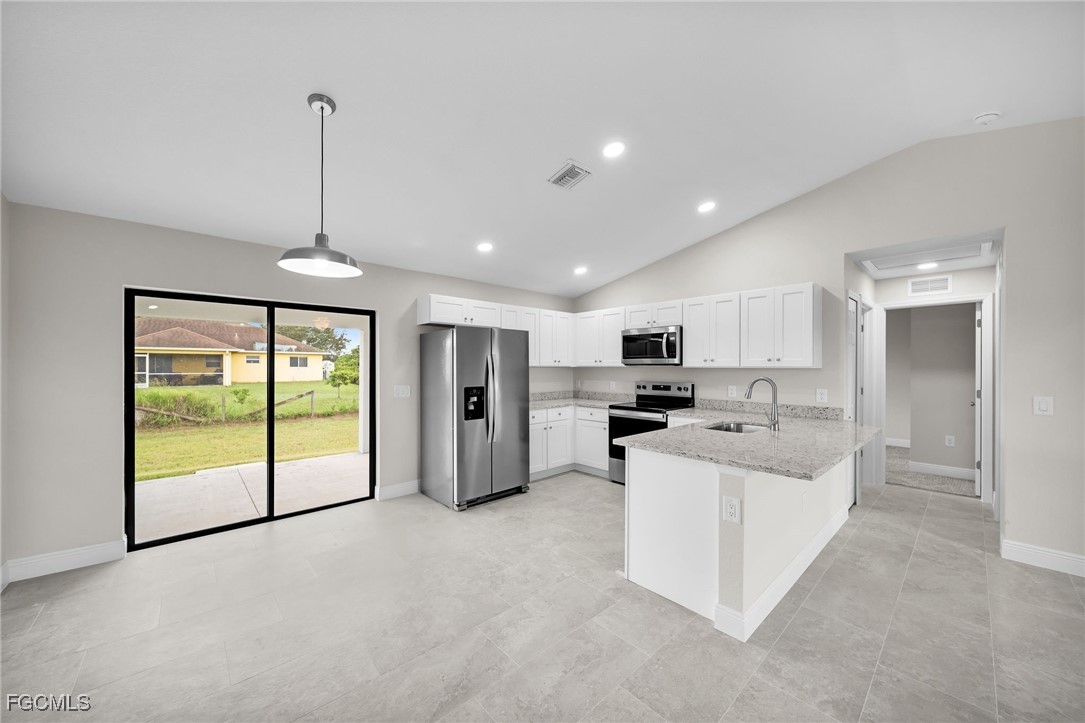 3 Bed SingleFamilyResidence for Sale in Lehigh Acres, photo 5
