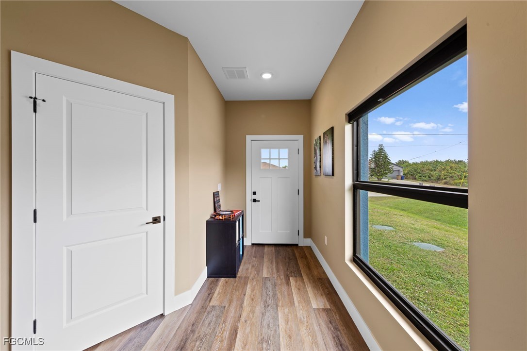 3 Bed SingleFamilyResidence for Sale in Lehigh Acres, photo 5