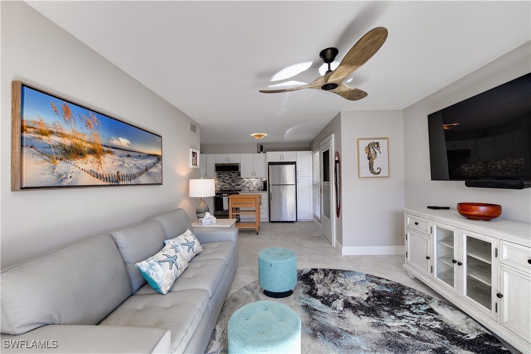 1 Bed Waterfront Home for Sale in Marco Island, photo 5