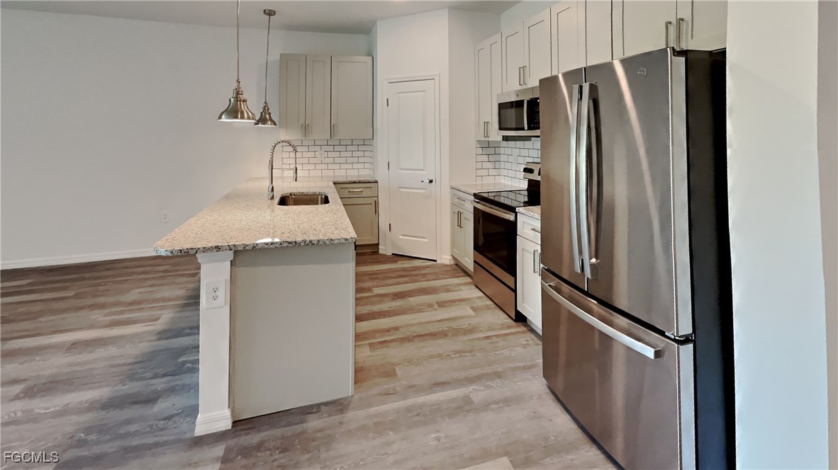 6 Bed Duplex for Sale in Cape Coral, photo 5