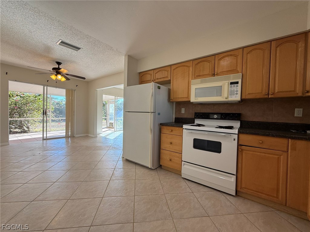 3 Bed SingleFamilyResidence for Sale in Cape Coral, photo 5