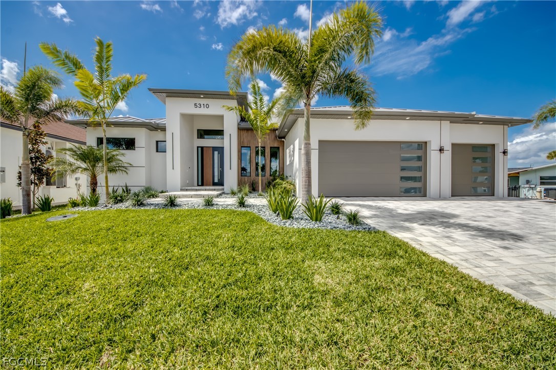 3 Bed Pool Home for Sale in Cape Coral, photo 5