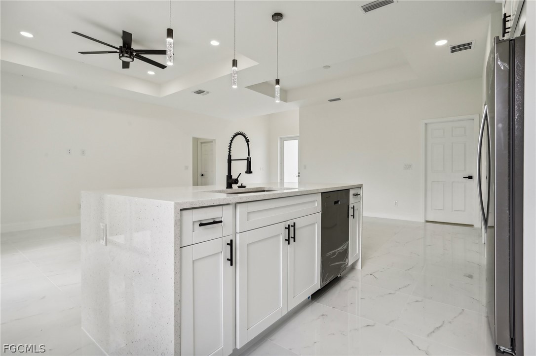 3 Bed SingleFamilyResidence for Sale in Lehigh Acres, photo 5