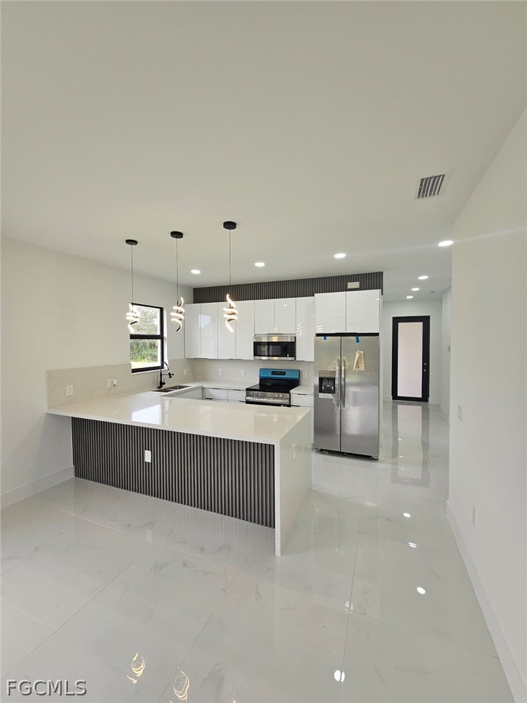 3 Bed SingleFamilyResidence for Sale in Lehigh Acres, photo 5