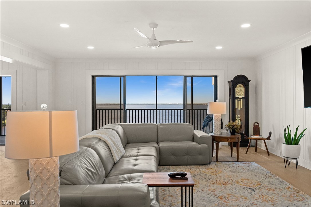2 Bed Waterfront Home for Sale in Fort Myers, photo 5