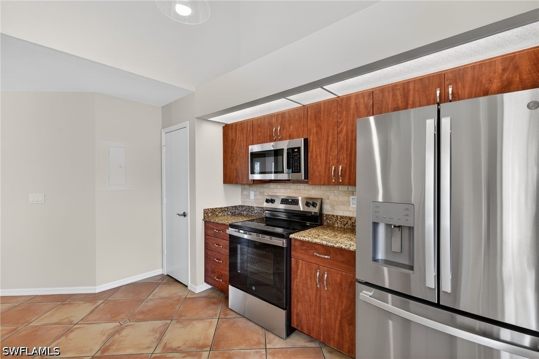 3 Bed Waterfront Home for Sale in Naples, photo 5