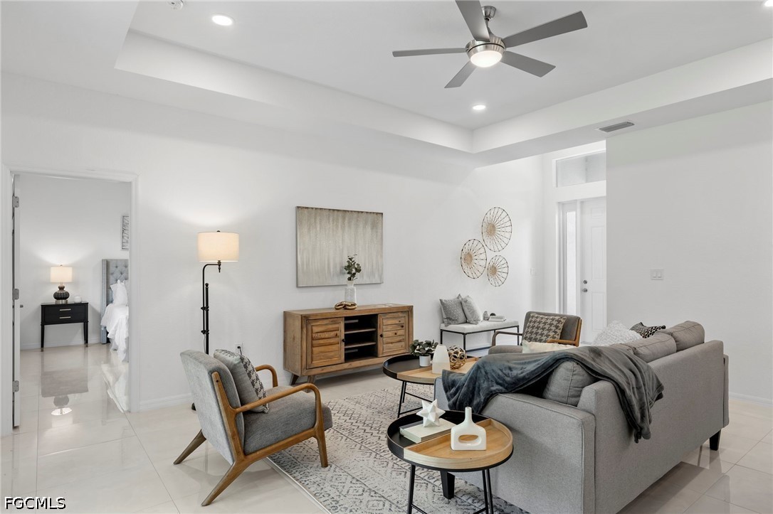 3 Bed SingleFamilyResidence for Sale in Lehigh Acres, photo 5