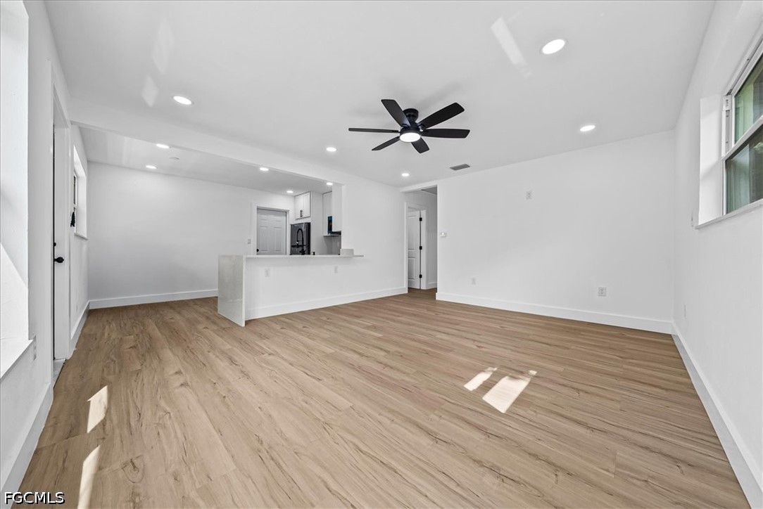 2 Bed SingleFamilyResidence for Sale in Fort Myers, photo 5