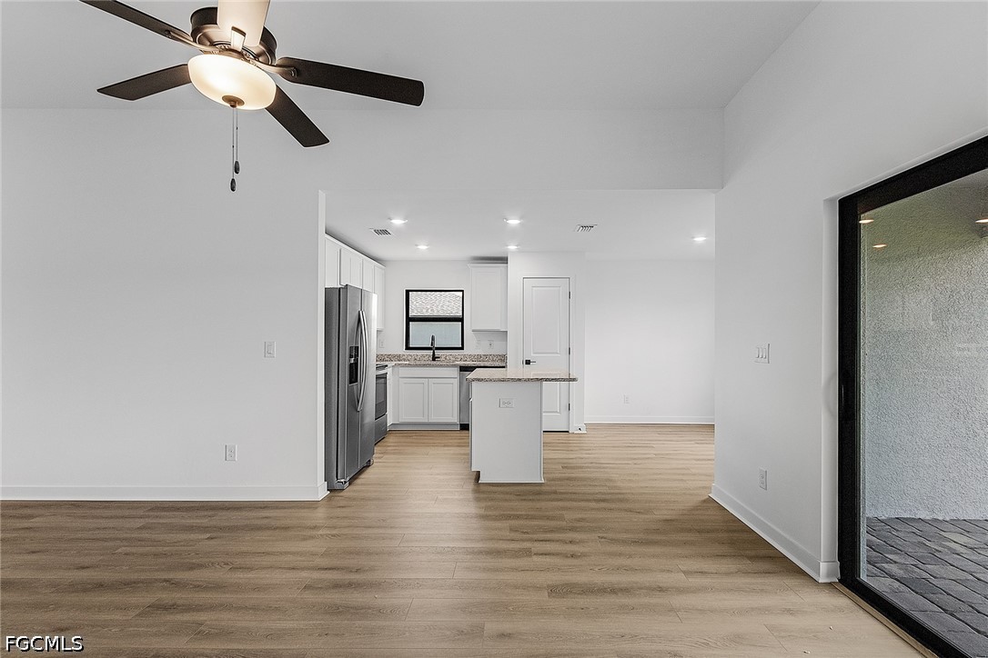 3 Bed SingleFamilyResidence for Sale in Mirror Lakes, photo 5