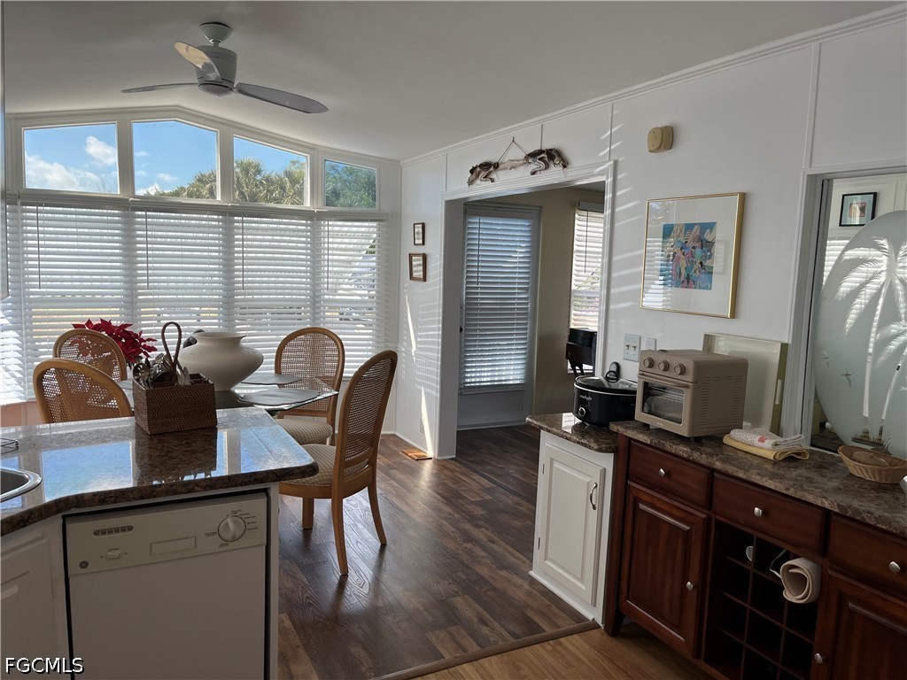 1 Bed ManufacturedHome for Sale in Naples, photo 5