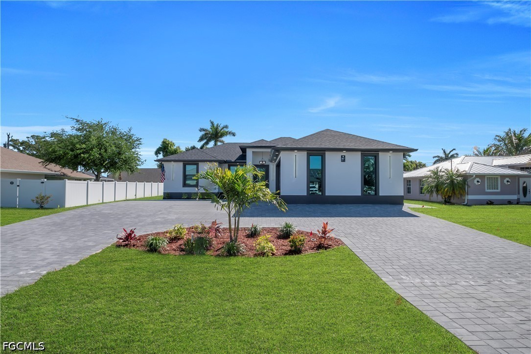 3 Bed SingleFamilyResidence for Sale in Cape Coral, photo 5