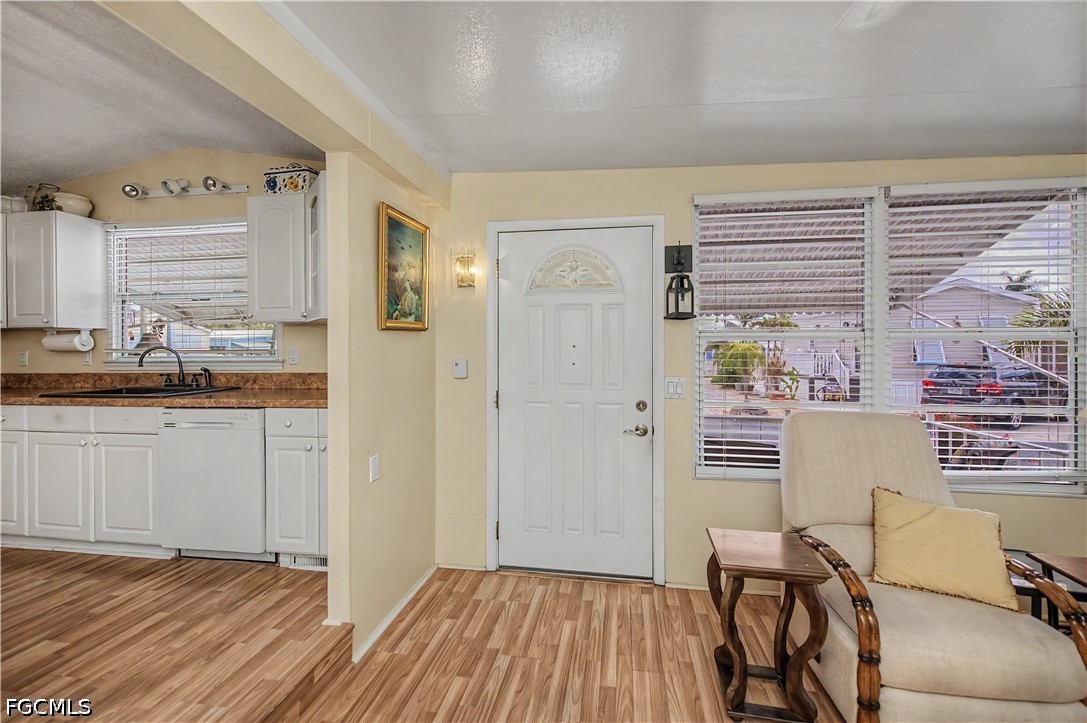 2 Bed ManufacturedHome for Sale in North Fort Myers, photo 5