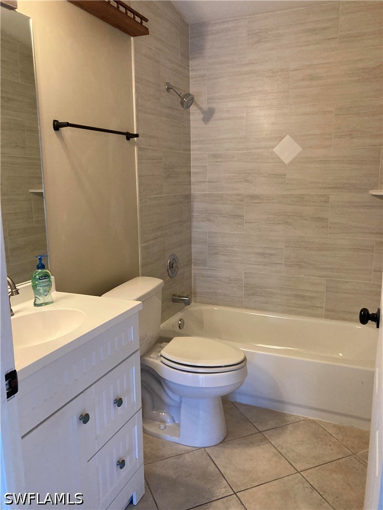 3 Bed SingleFamilyResidence for Sale in Naples, photo 5