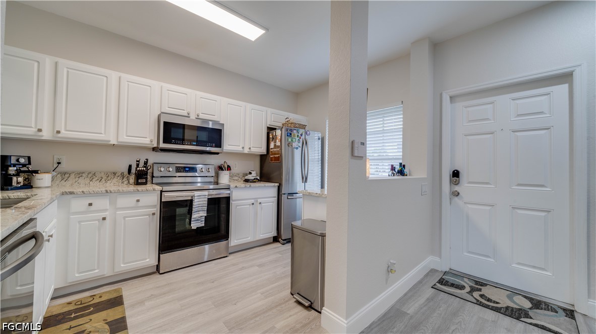 2 Bed Waterfront Home for Sale in Fort Myers, photo 5