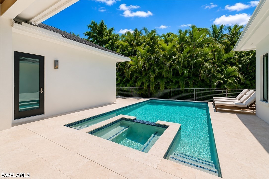 5 Bed Pool Home for Sale in Naples, photo 5
