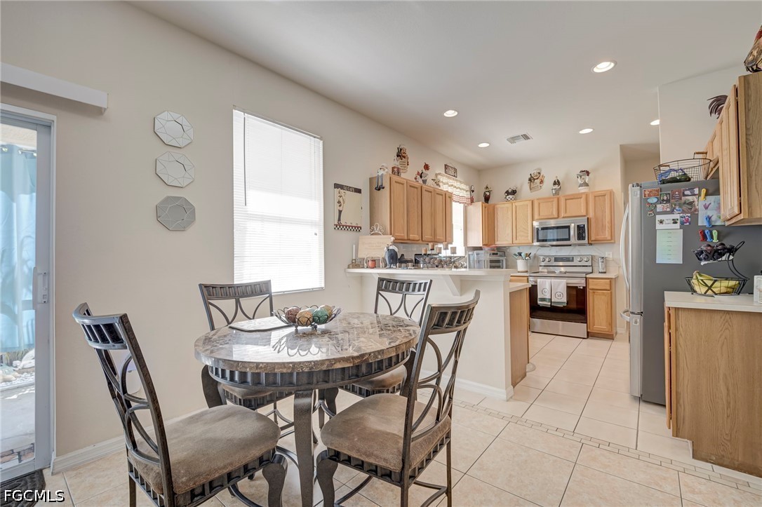 4 Bed SingleFamilyResidence for Sale in Lehigh Acres, photo 5