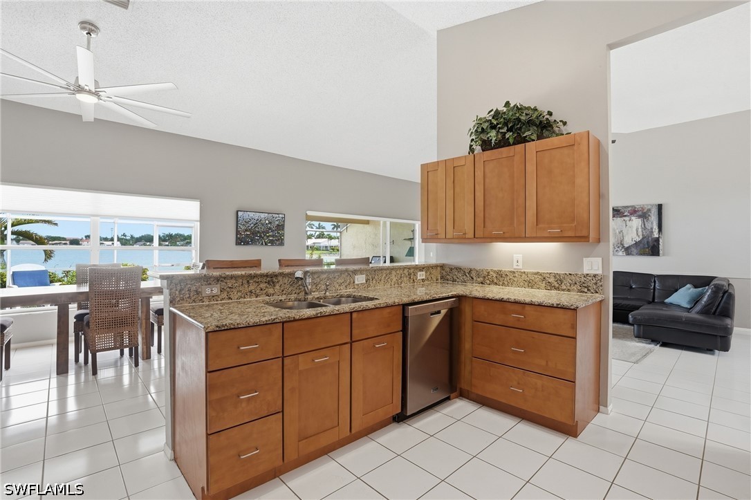 3 Bed SingleFamilyResidence for Sale in Naples, photo 5