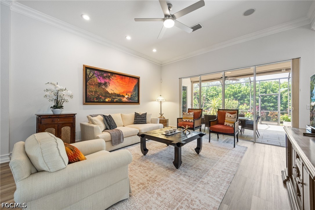 2 Bed SingleFamilyResidence for Sale in Naples, photo 5