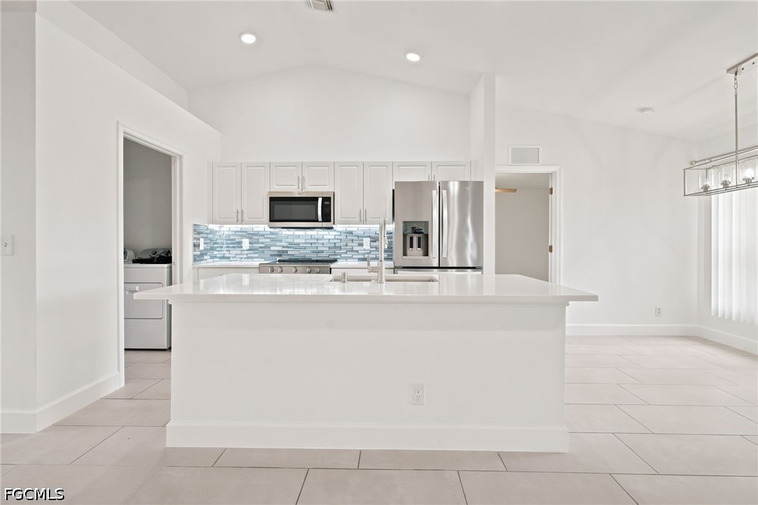 3 Bed SingleFamilyResidence for Sale in Cape Coral, photo 5