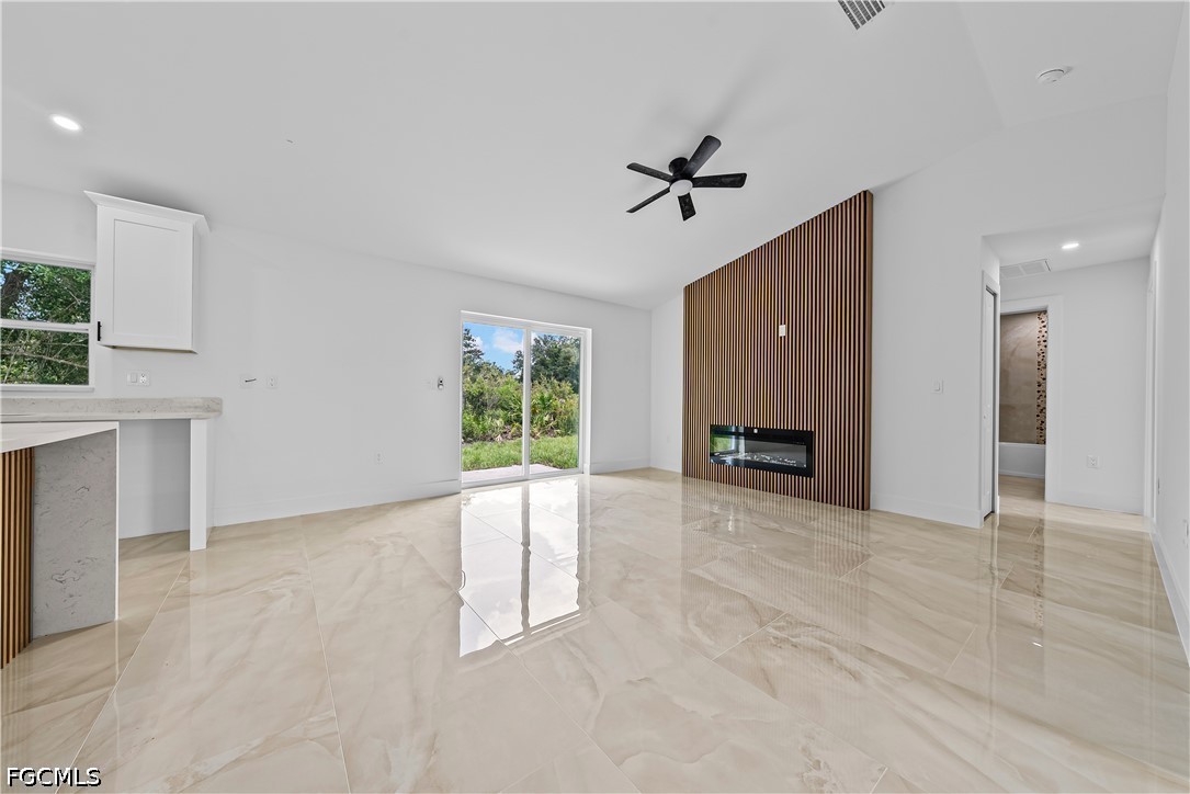 4 Bed SingleFamilyResidence for Sale in Lehigh Acres, photo 5
