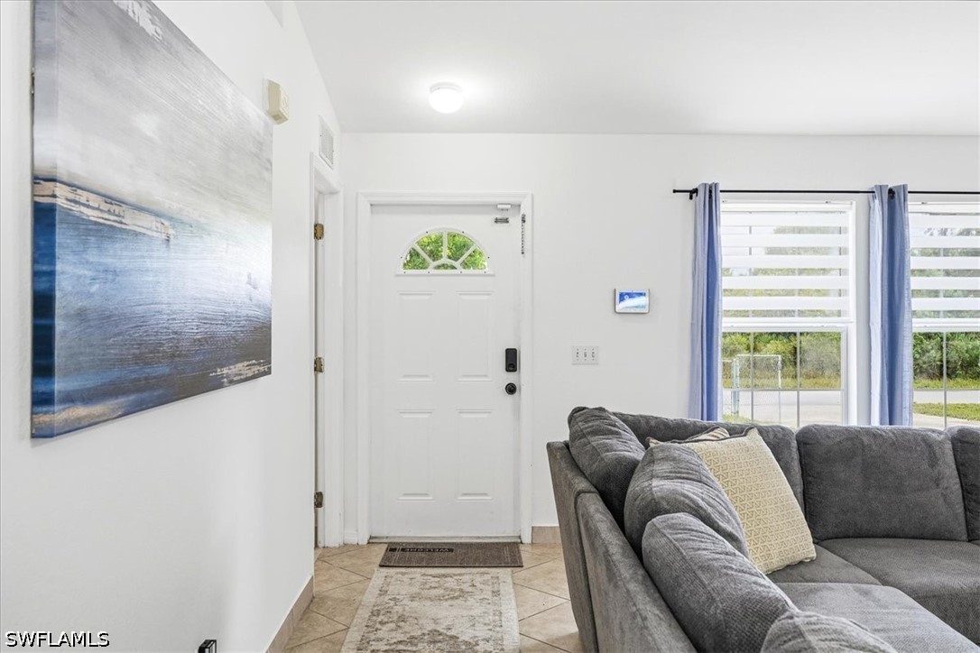 3 Bed SingleFamilyResidence for Sale in Lehigh Acres, photo 5