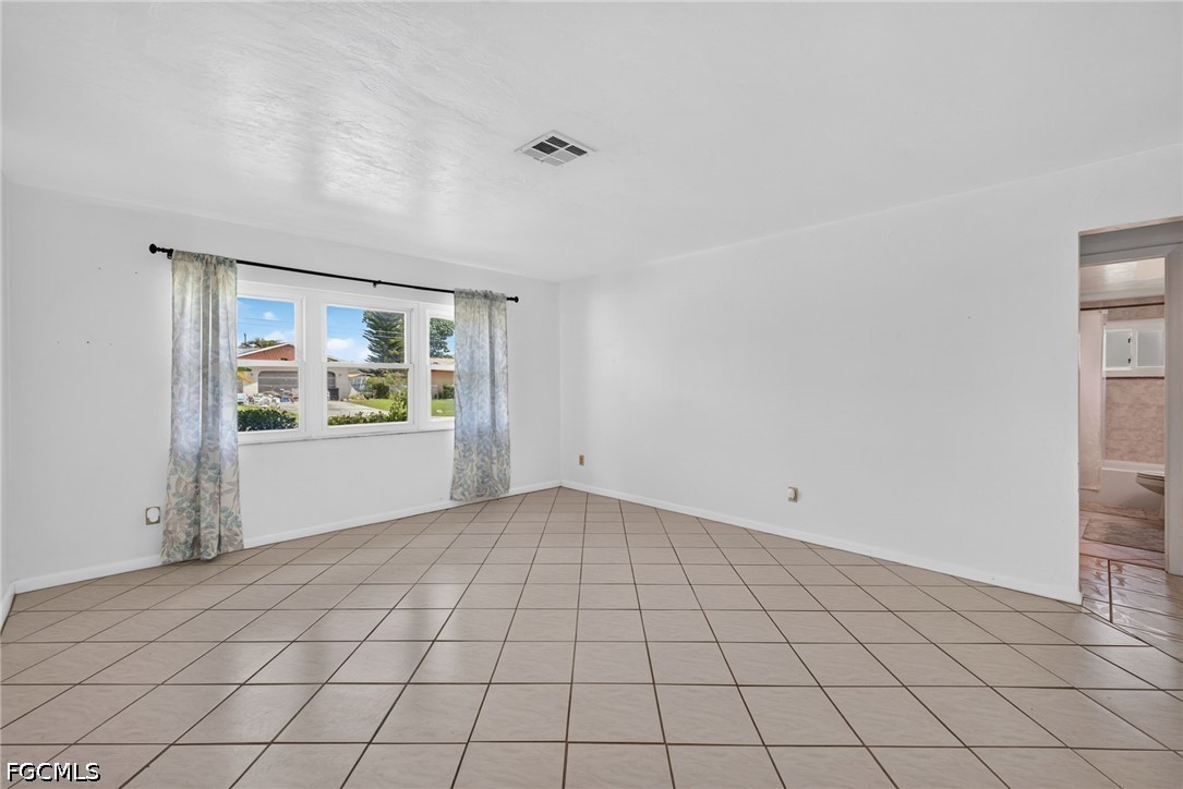 3 Bed Pool Home for Sale in Cape Coral, photo 5