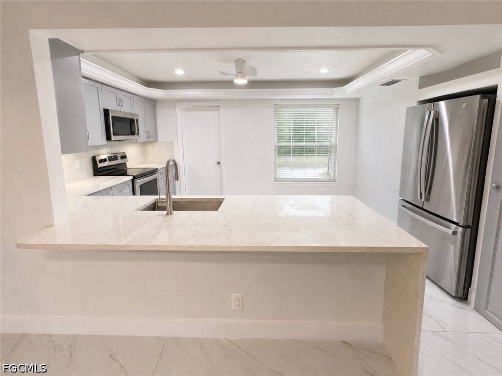 3 Bed SingleFamilyResidence for Sale in Cape Coral, photo 5