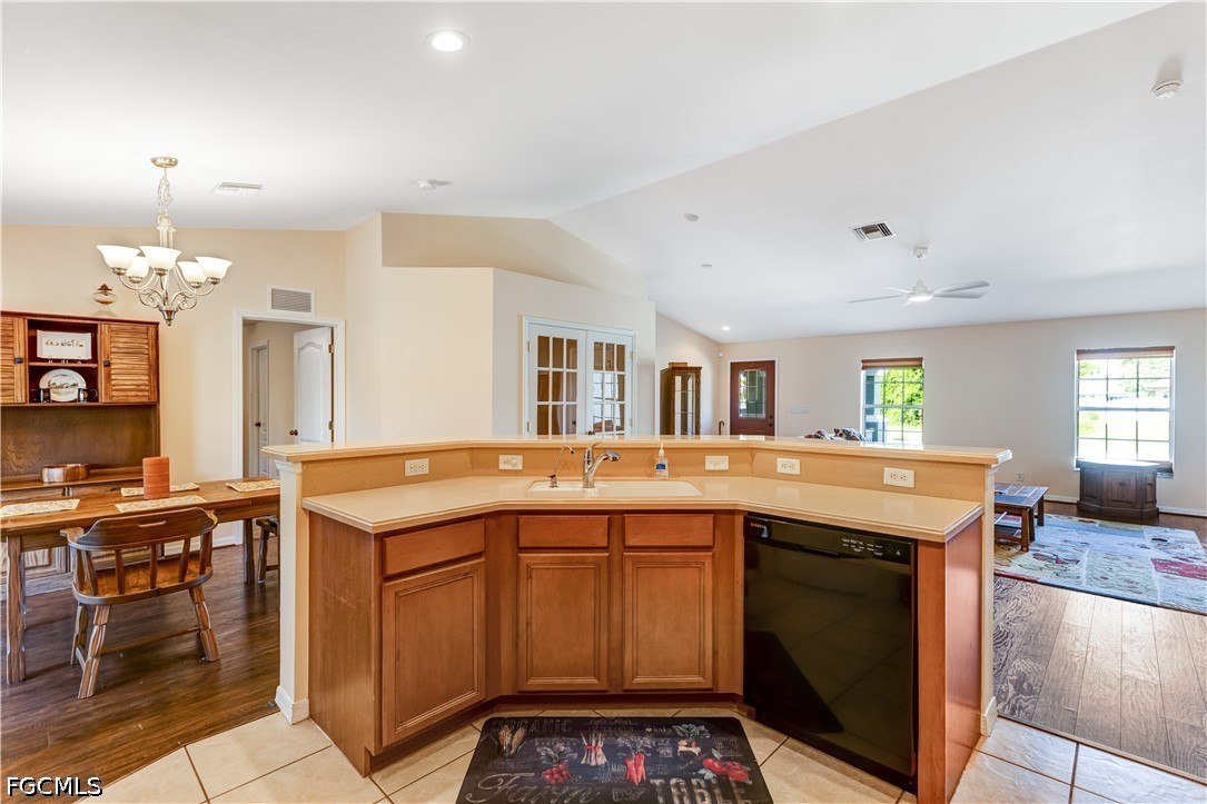3 Bed SingleFamilyResidence for Sale in Cape Coral, photo 5