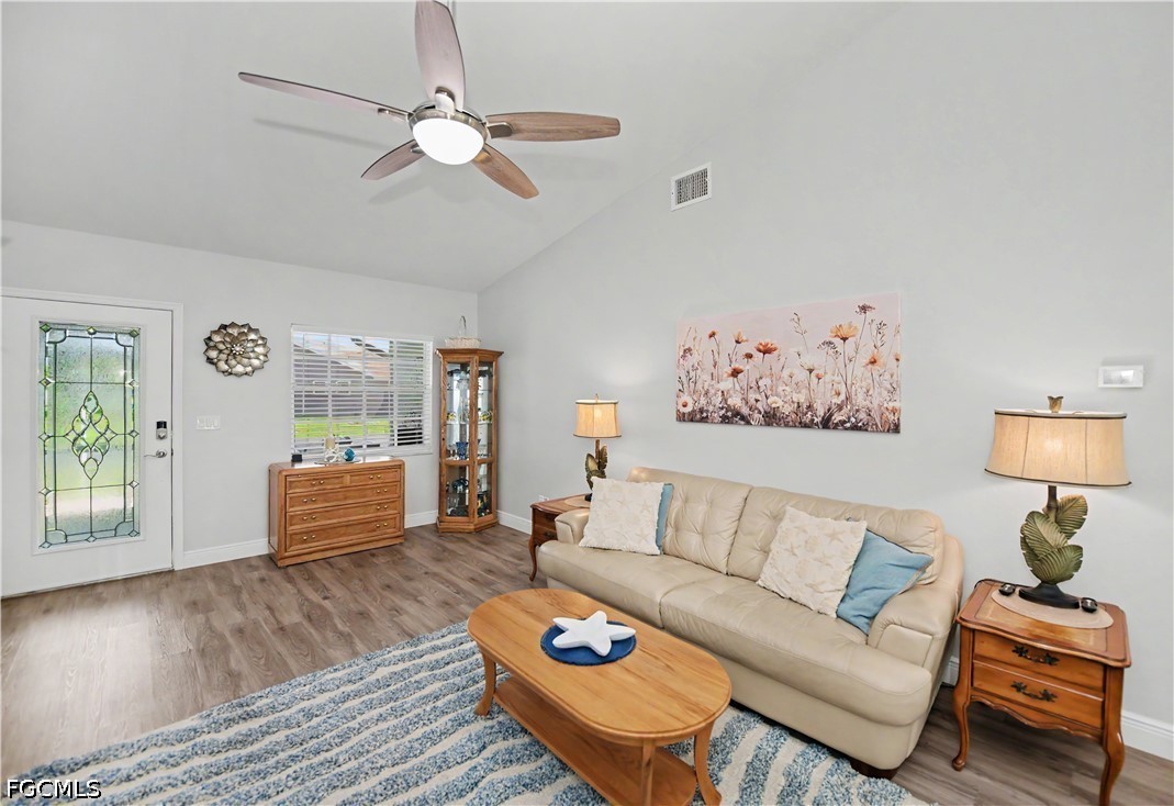 2 Bed SingleFamilyResidence for Sale in North Fort Myers, photo 5
