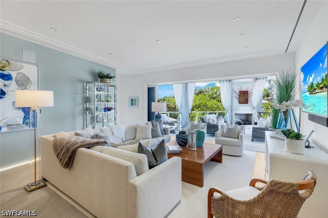 3 Bed Condominium for Sale in 382 Building, photo 5