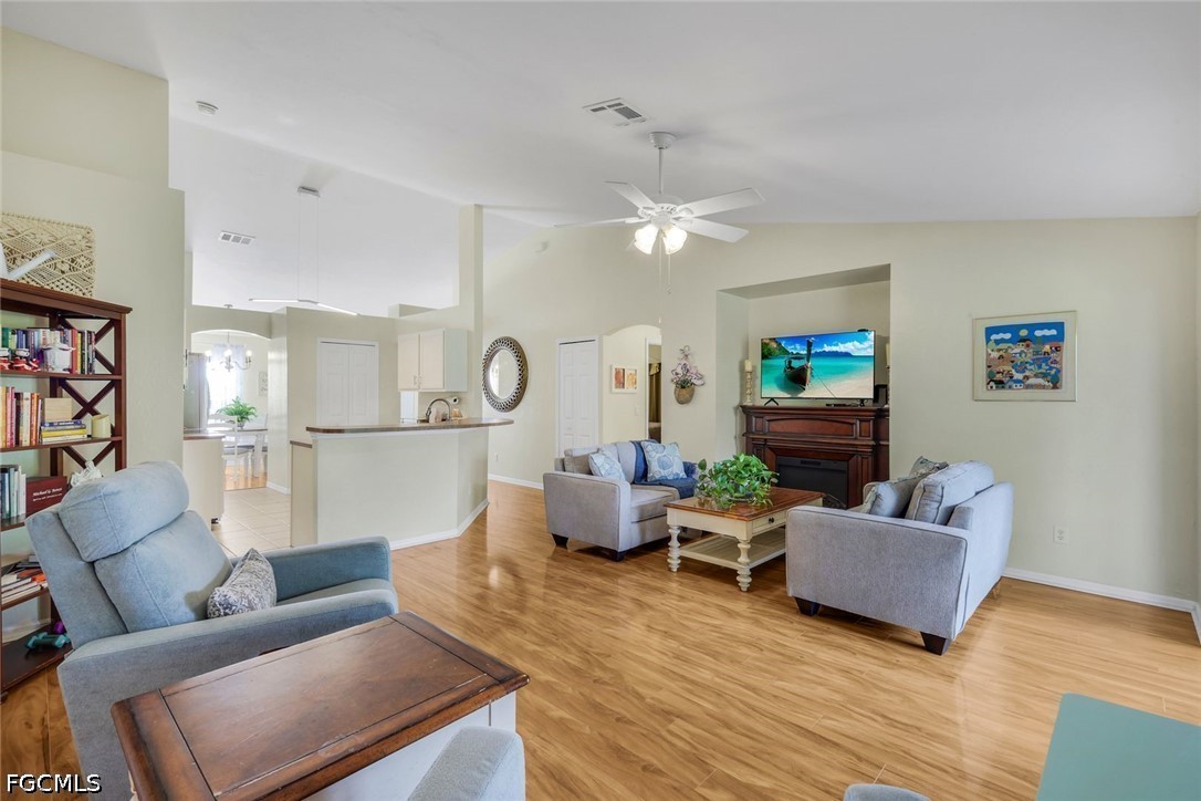 3 Bed SingleFamilyResidence for Sale in Cape Coral, photo 5